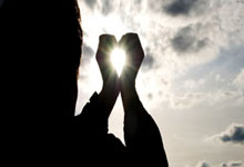 股票融资有哪些费用:十大炒股配资平台-沪深交易所：主板风险警示股票涨跌幅拟调整为10%